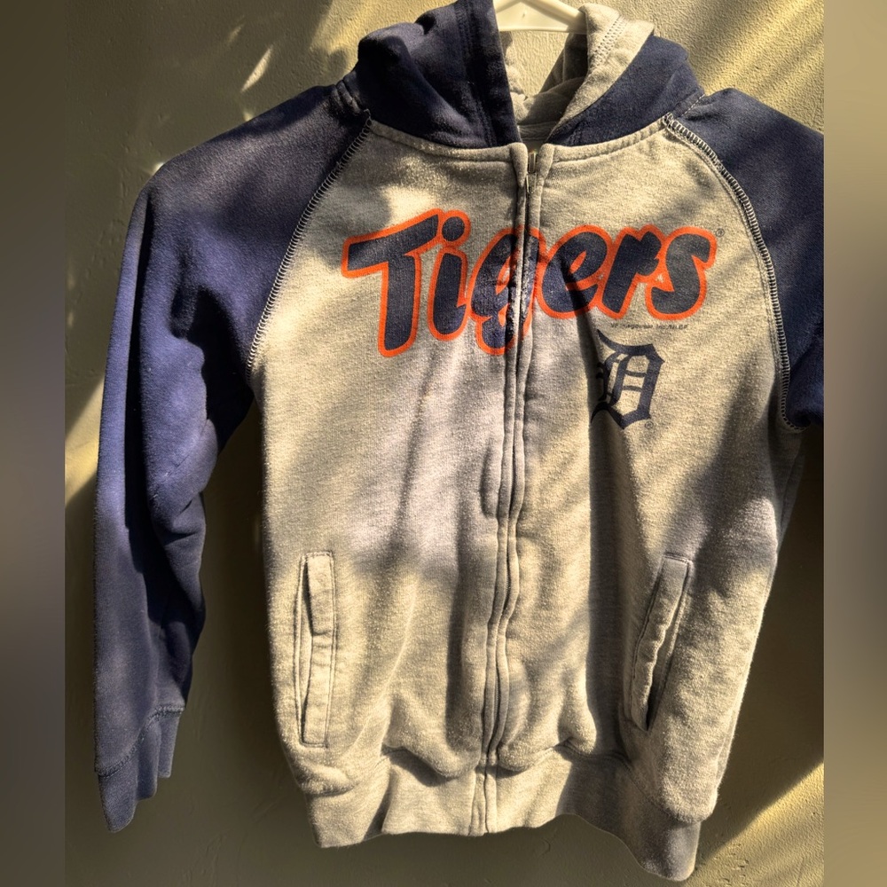 Detroit Tigers zip hoodie unisex size 7/8 fits like 5/6 runs small MLB